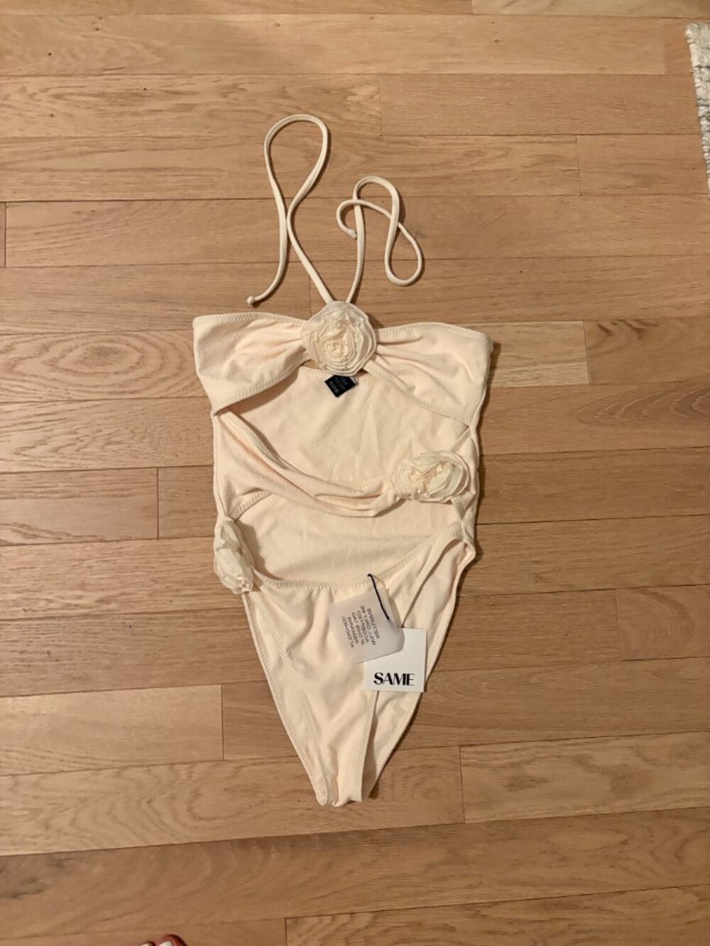 NWT Same Swim Rose Cut Out Swim Suit Cream Size M - Picture 3 of 6